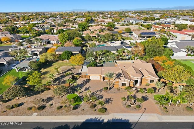 2218 E BROOKS FARM Road, Gilbert, AZ 85298