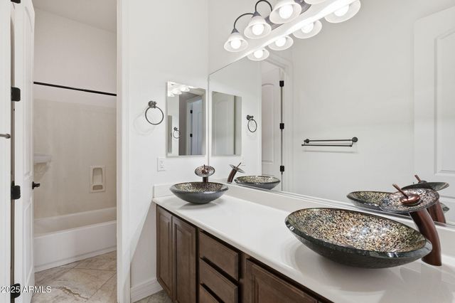 2218 E BROOKS FARM Road, Gilbert, AZ 85298