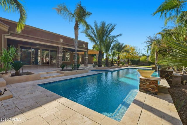2218 E BROOKS FARM Road, Gilbert, AZ 85298