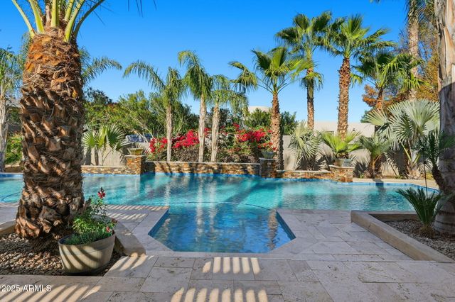 2218 E BROOKS FARM Road, Gilbert, AZ 85298