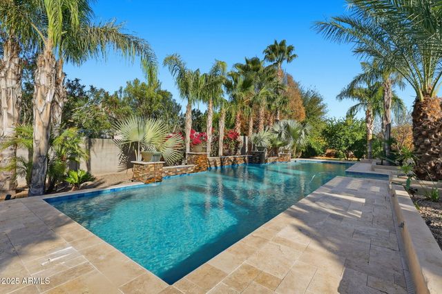 2218 E BROOKS FARM Road, Gilbert, AZ 85298