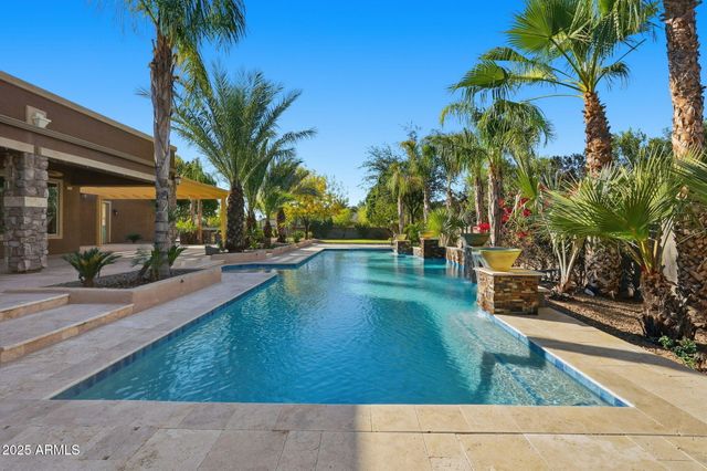 2218 E BROOKS FARM Road, Gilbert, AZ 85298