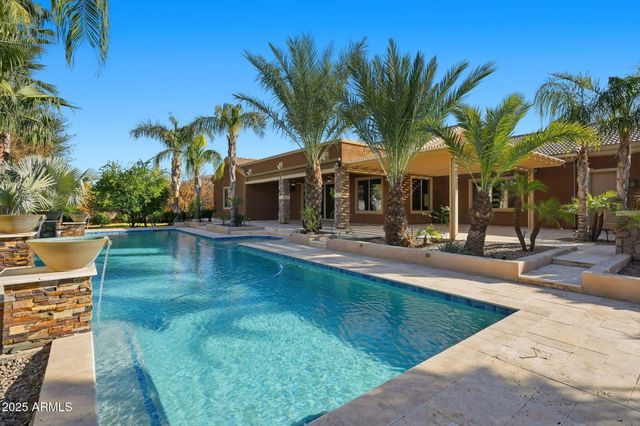 2218 E BROOKS FARM Road, Gilbert, AZ 85298