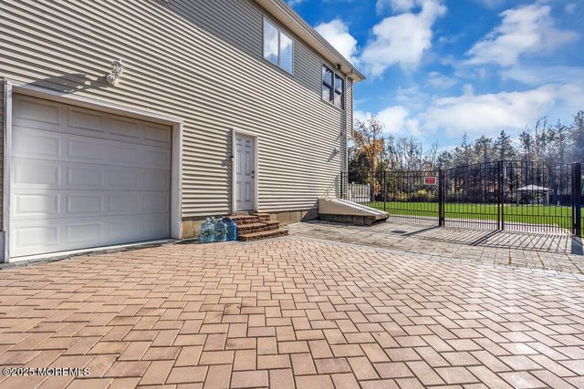 185 Dayna Court, Toms River, NJ 08753