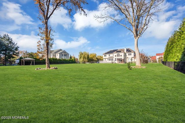 185 Dayna Court, Toms River, NJ 08753