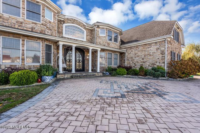 185 Dayna Court, Toms River, NJ 08753