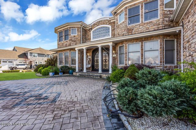 185 Dayna Court, Toms River, NJ 08753