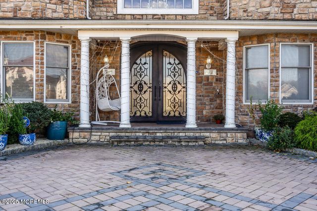 185 Dayna Court, Toms River, NJ 08753