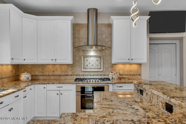 185 Dayna Court, Toms River, NJ 08753