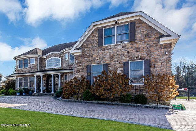 185 Dayna Court, Toms River, NJ 08753