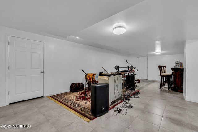 185 Dayna Court, Toms River, NJ 08753