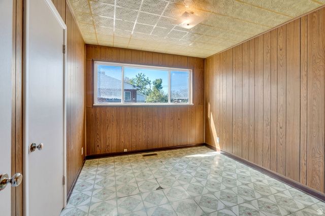 9768 S GARNET DR, Sandy, UT 84094