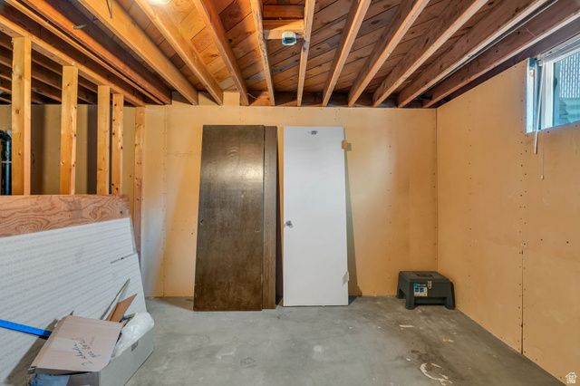 9768 S GARNET DR, Sandy, UT 84094