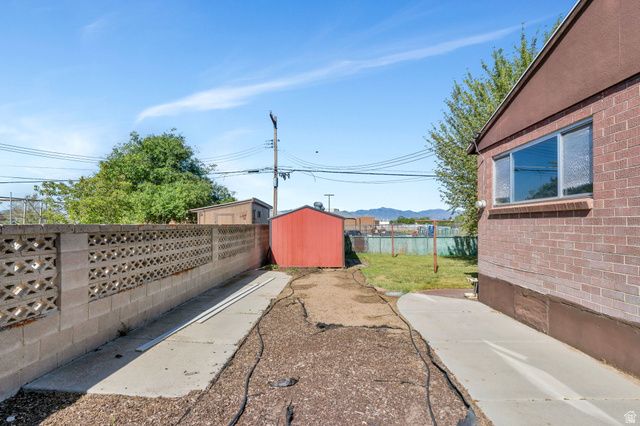 9768 S GARNET DR, Sandy, UT 84094