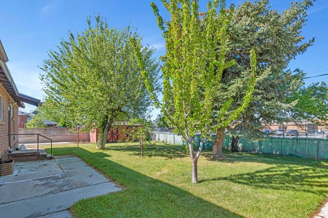 9768 S GARNET DR, Sandy, UT 84094