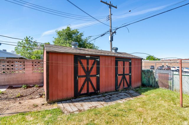 9768 S GARNET DR, Sandy, UT 84094