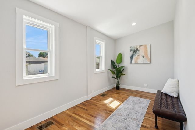 3737 N Cumberland Avenue, Chicago, IL 60634