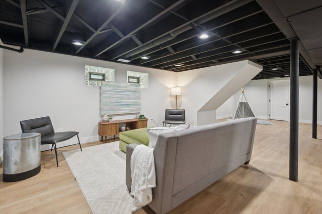 3737 N Cumberland Avenue, Chicago, IL 60634