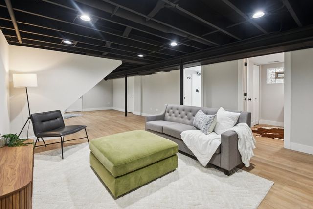 3737 N Cumberland Avenue, Chicago, IL 60634