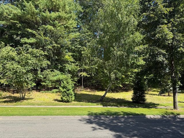 35 Pembroke Ter, East Longmeadow, MA 01028