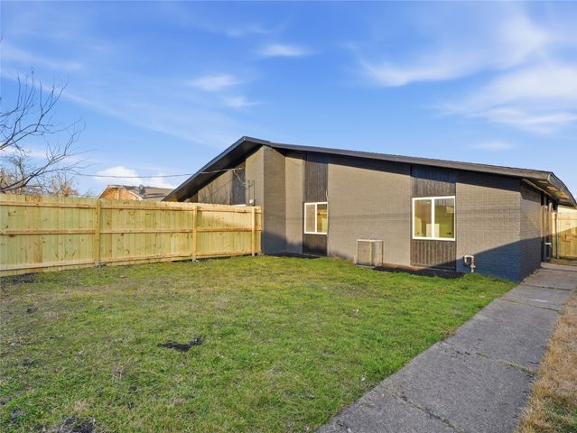 1729 R Avenue, Plano, TX 75074