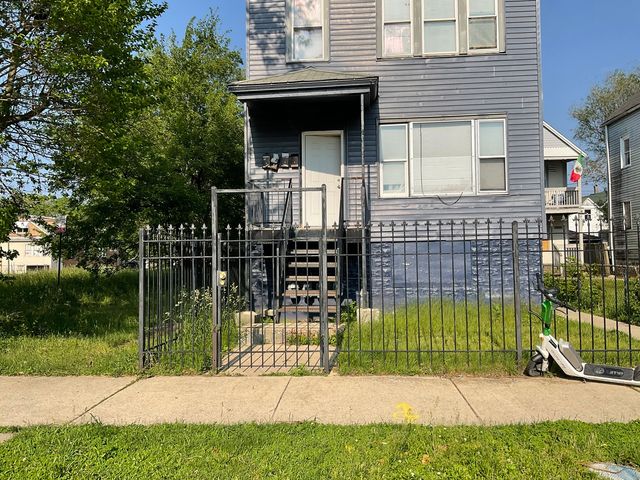 8205 S Houston Avenue, Chicago, IL 60617