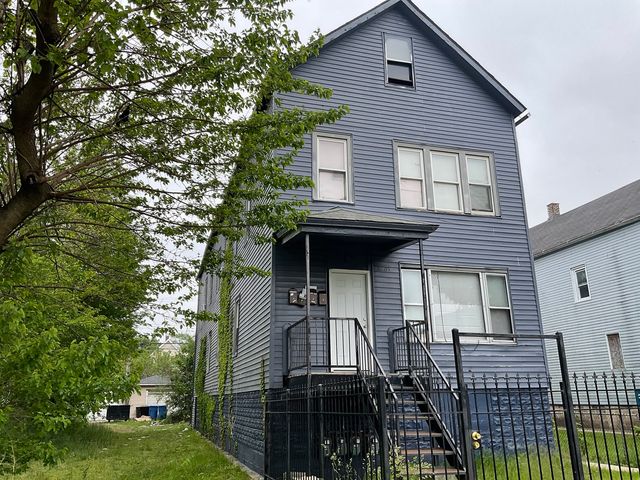 8205 S Houston Avenue, Chicago, IL 60617