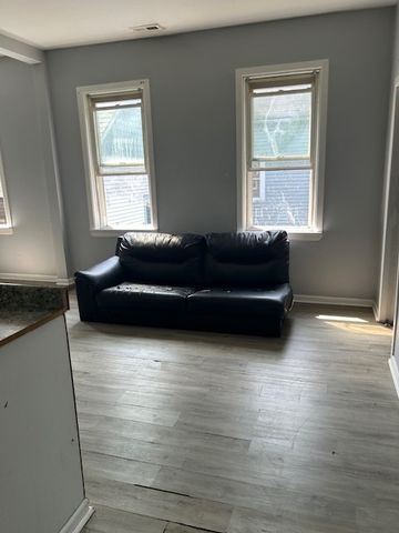 8205 S Houston Avenue, Chicago, IL 60617