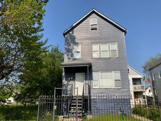 8205 S Houston Avenue, Chicago, IL 60617
