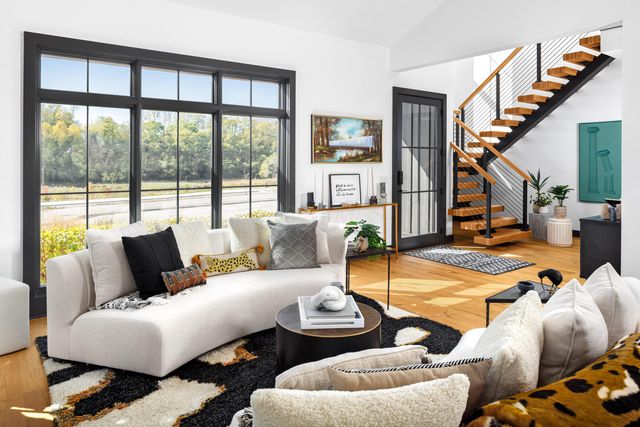 2342 Quarry Trails Drive, Columbus, OH 43228