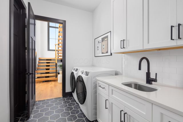 2342 Quarry Trails Drive, Columbus, OH 43228