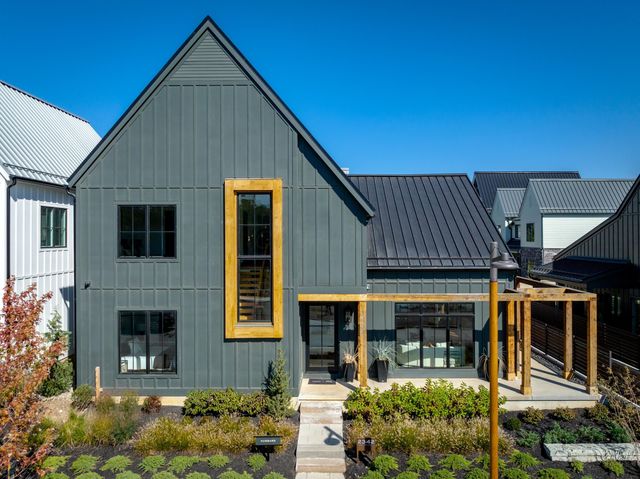 2342 Quarry Trails Drive, Columbus, OH 43228