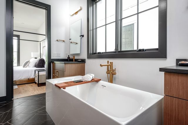 2342 Quarry Trails Drive, Columbus, OH 43228