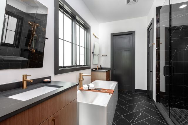 2342 Quarry Trails Drive, Columbus, OH 43228