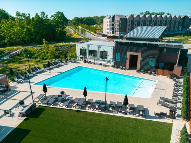 2342 Quarry Trails Drive, Columbus, OH 43228