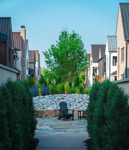 2342 Quarry Trails Drive, Columbus, OH 43228