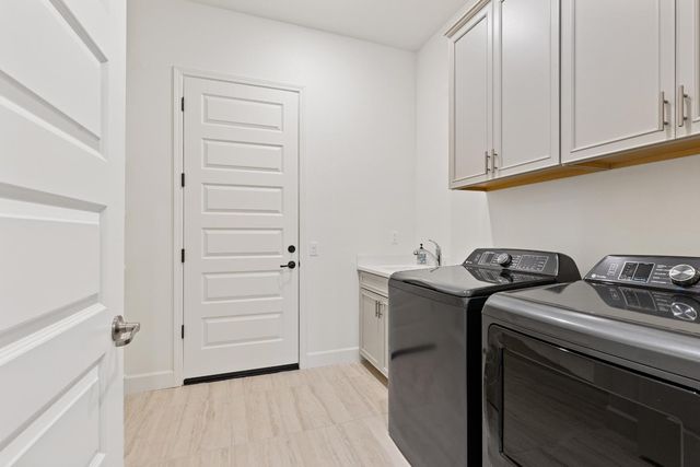 8356 Evans Tree Dr, Roseville, CA 95747