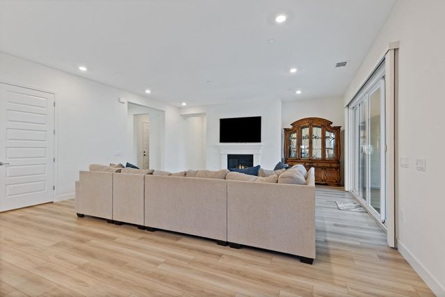 8356 Evans Tree Dr, Roseville, CA 95747