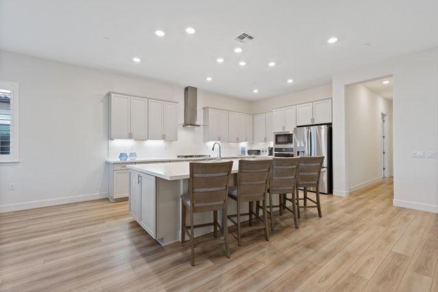 8356 Evans Tree Dr, Roseville, CA 95747