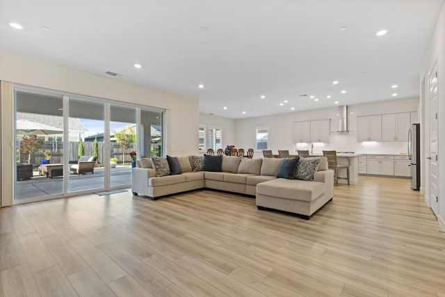 8356 Evans Tree Dr, Roseville, CA 95747