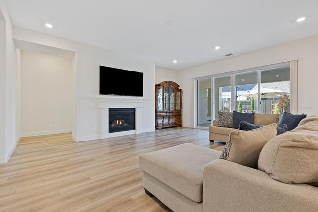 8356 Evans Tree Dr, Roseville, CA 95747