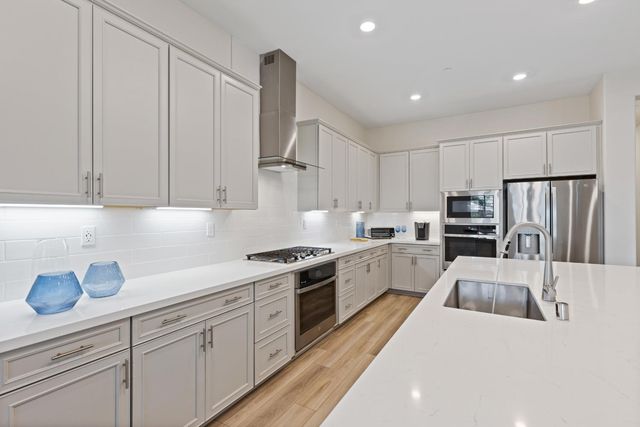 8356 Evans Tree Dr, Roseville, CA 95747