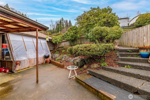 301 Sunset Drive, Hoquiam, WA 98550