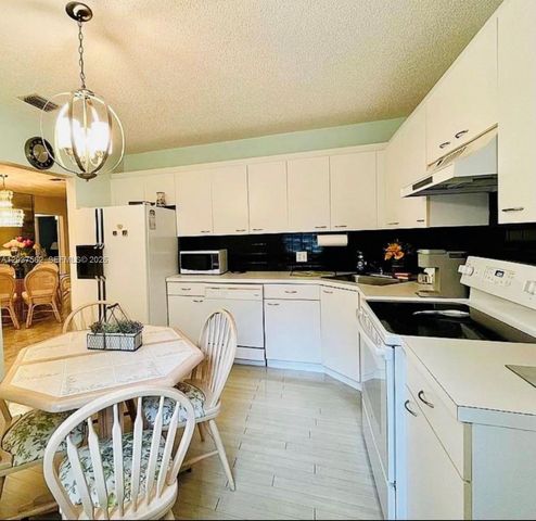4400 NW 30th Street 326, Coconut Creek, FL 33066