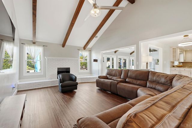 388 Timberline Court, Hanford, CA 93230