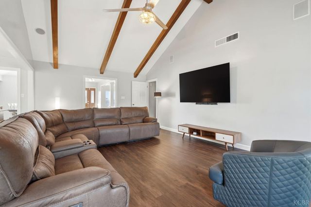 388 Timberline Court, Hanford, CA 93230