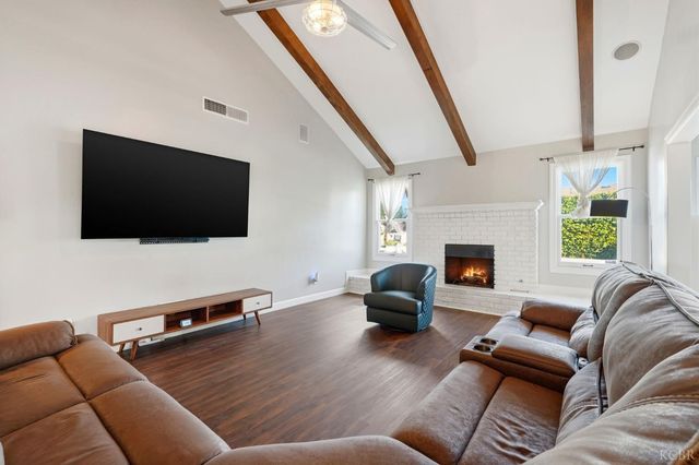 388 Timberline Court, Hanford, CA 93230