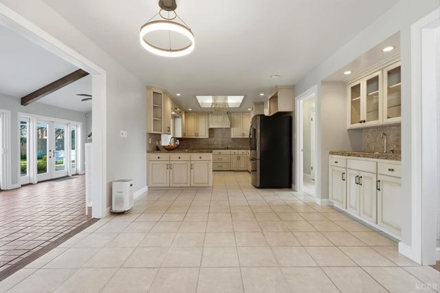 388 Timberline Court, Hanford, CA 93230