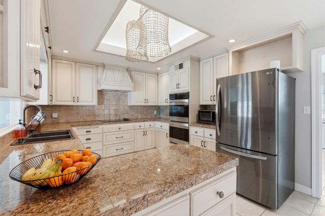 388 Timberline Court, Hanford, CA 93230