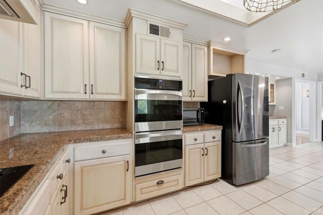 388 Timberline Court, Hanford, CA 93230